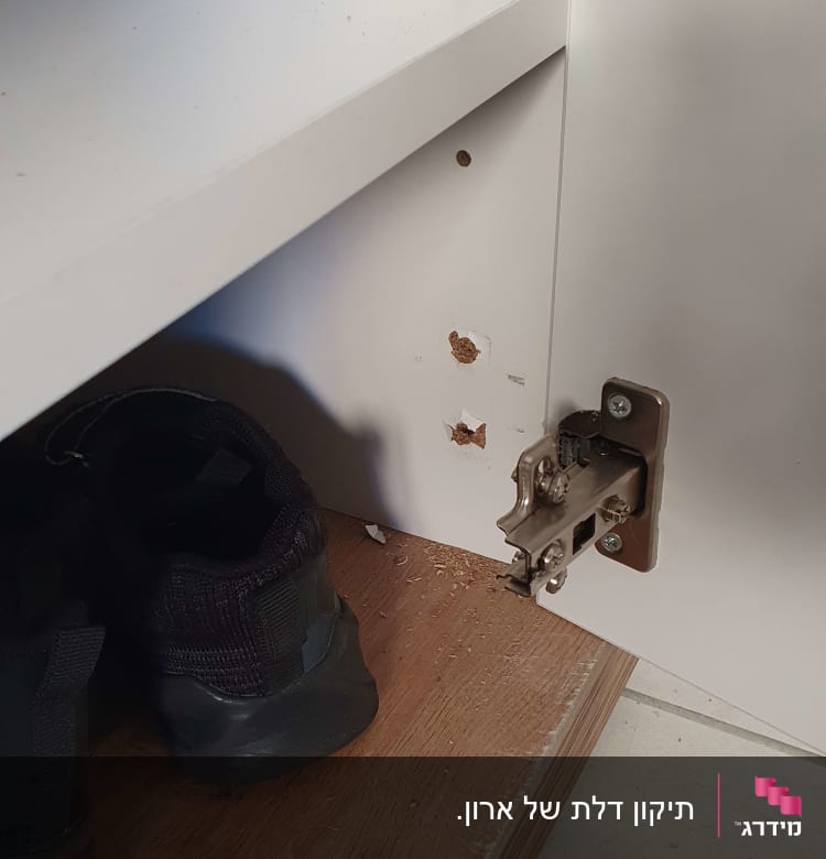 הברגים נעקרו מהעץ